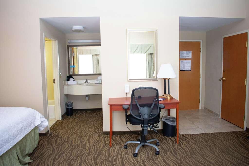 Hampton Inn & Suites Augusta West Room photo