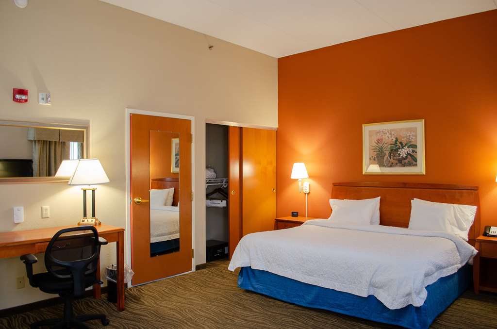 Hampton Inn & Suites Augusta West Room photo