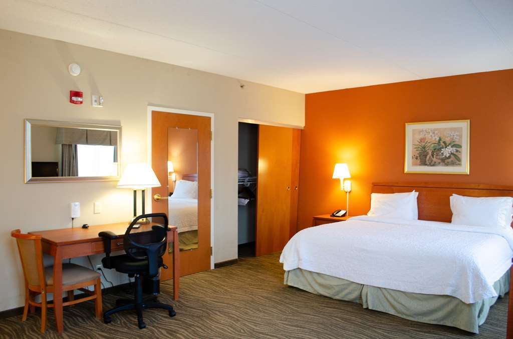 Hampton Inn & Suites Augusta West Room photo